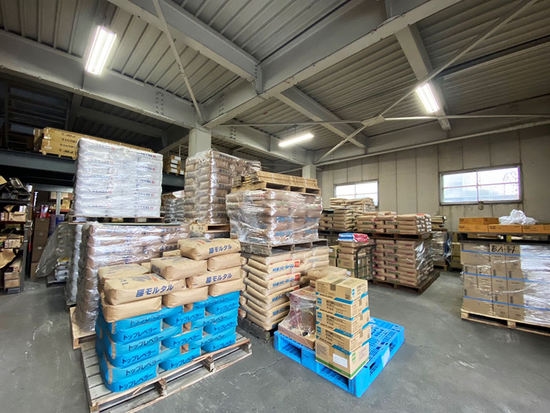 快適壁DIYSHOPの倉庫・在庫保管風景